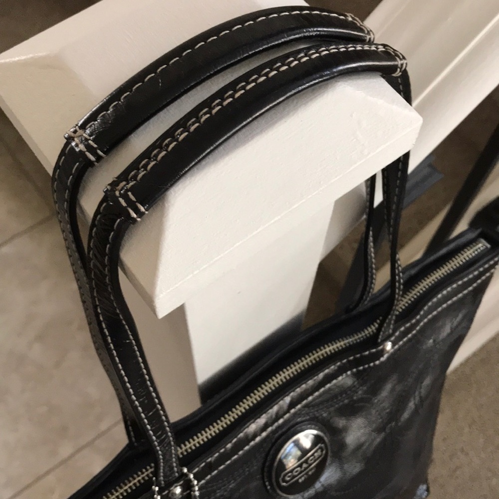 Signature Coach Black Patent Leather Purse Tote - Picture 4 of 8